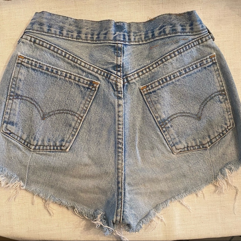 VINTAGE LEVI DENIM JEANS SHORTS 881